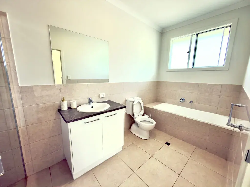 9 Gilles Crescent, Hillcrest, SA 5086 bathroom 3