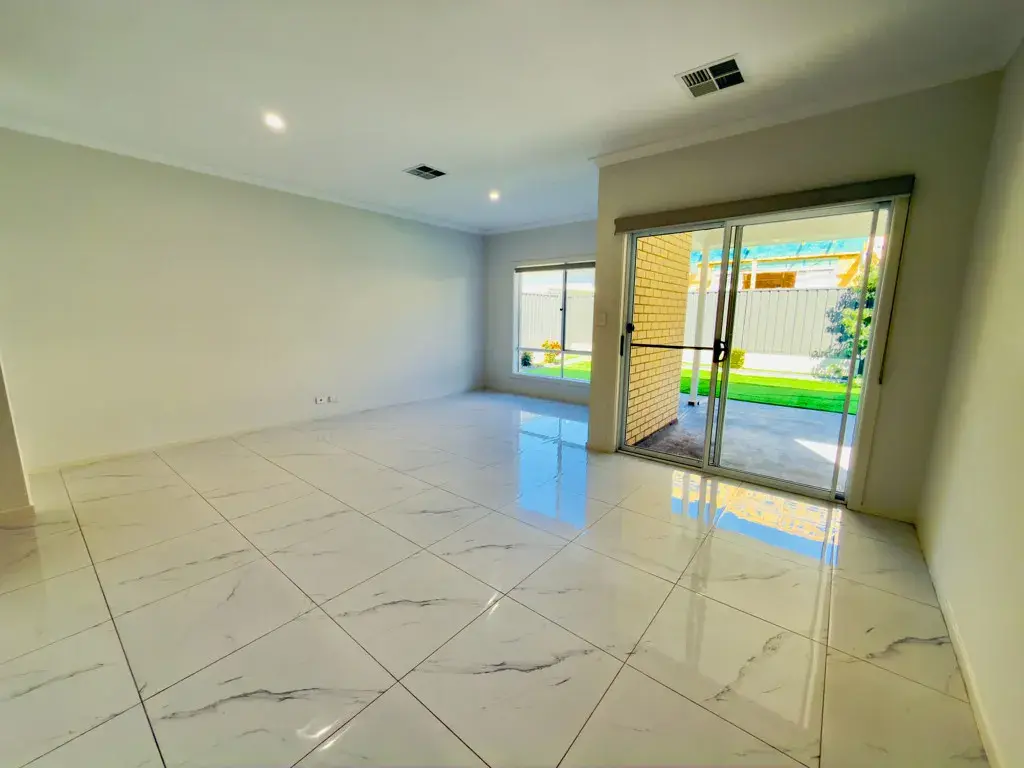 9 Gilles Crescent, Hillcrest, SA 5086 inside room