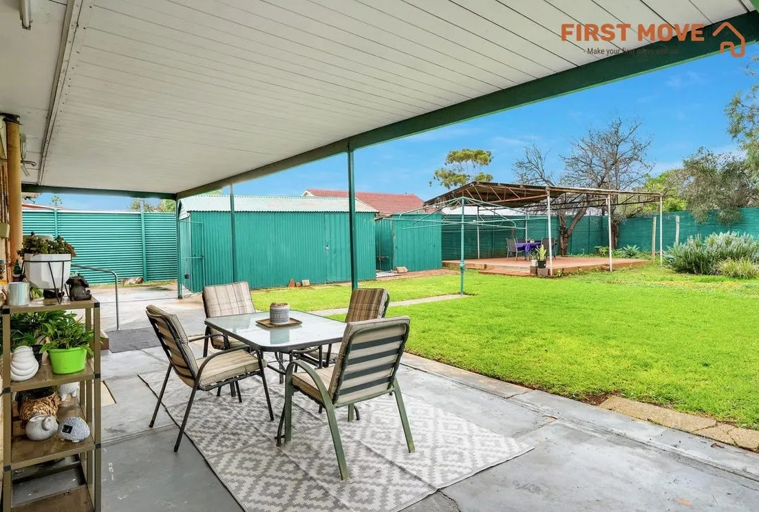 132 Woodford Road, Elizabeth North, SA 5113 garden seating