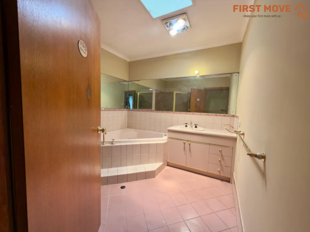 286 Buckland Park Road, Two Wells 5501 bathroom