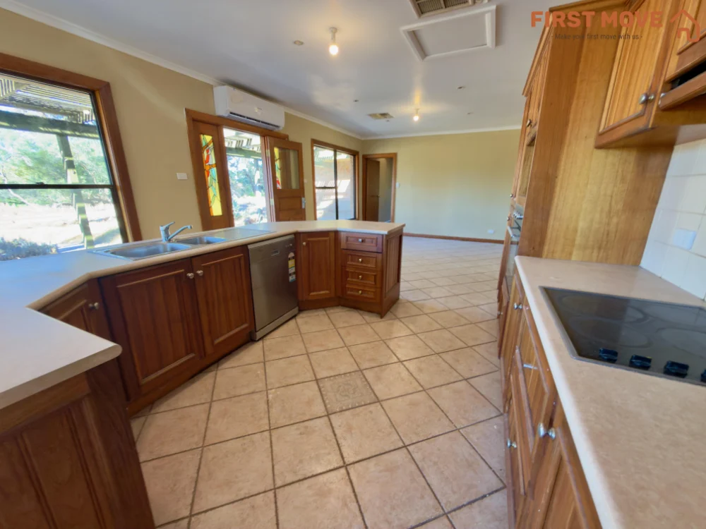 286 Buckland Park Road, Two Wells 5501 kitchen