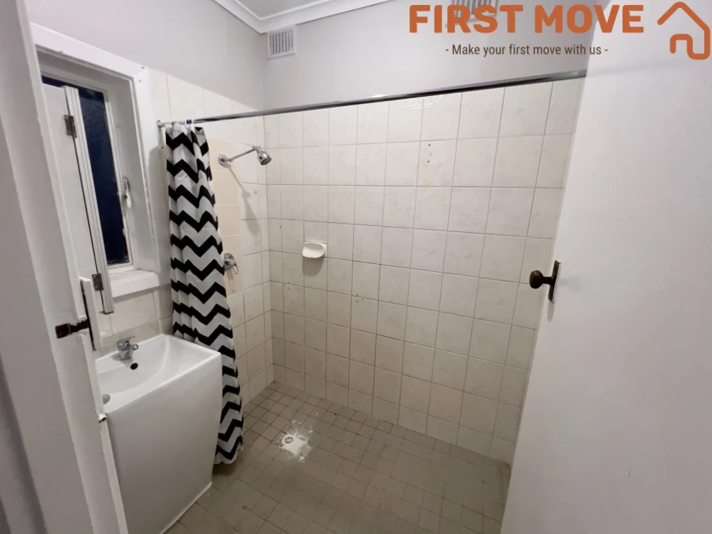 4 Preston Street, Blair Athol 5084 bathroom