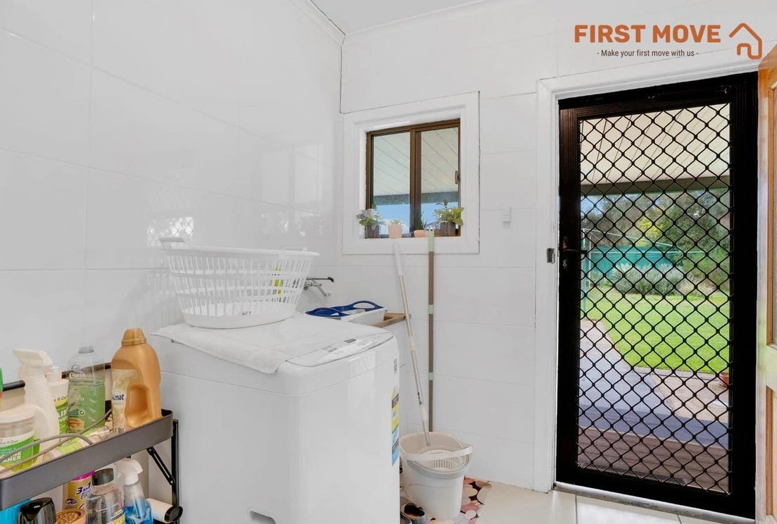 Washing machine 132 Woodford Road, Elizabeth North, SA 5113